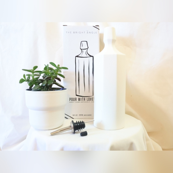 BNIB Elixir Porcelain Olive Oil Dispenser - Picture 7 of 11